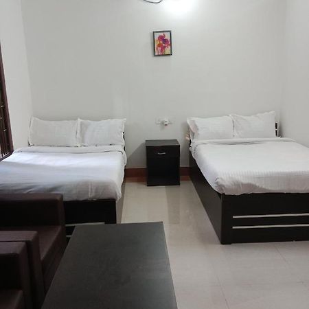 غاواهاتي Niroda Guest House المظهر الخارجي الصورة