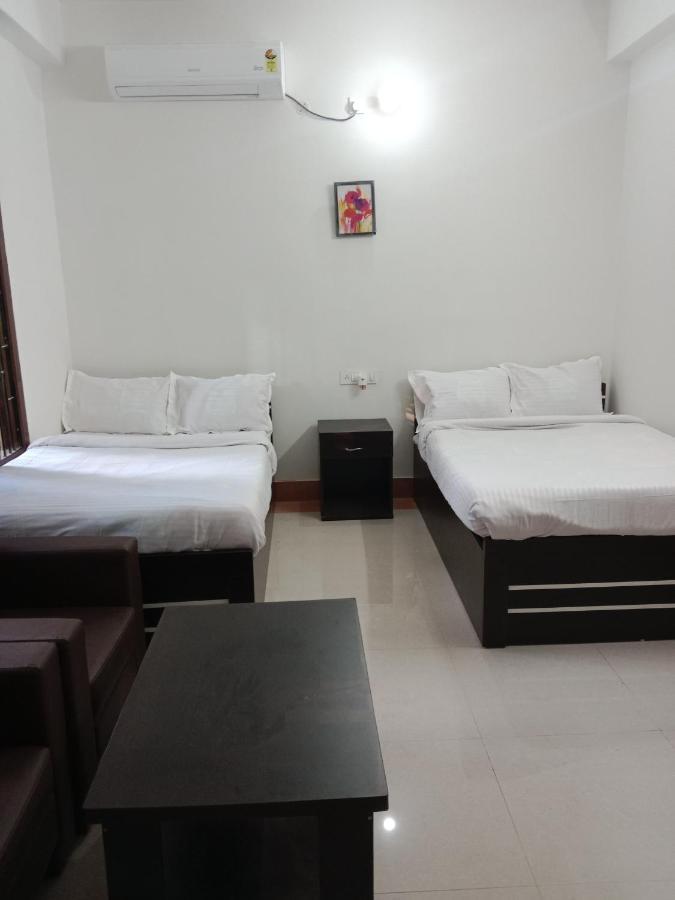 غاواهاتي Niroda Guest House المظهر الخارجي الصورة